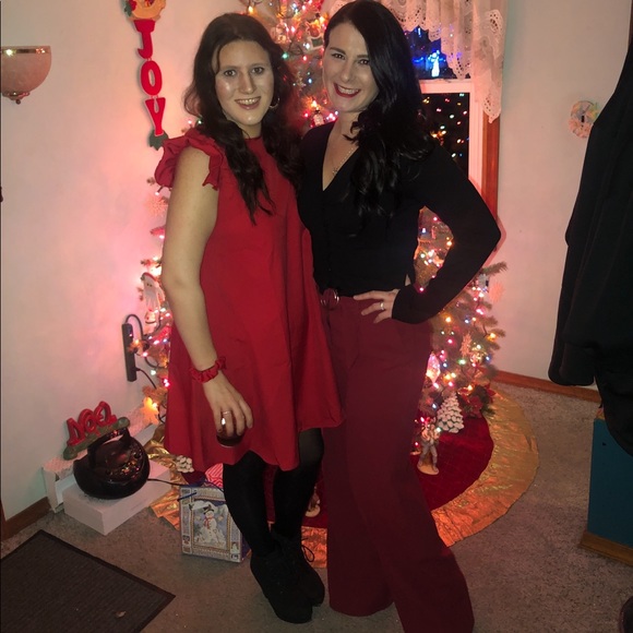 THE PERFECT CHRISTMAS DRESS - Picture 3 of 6